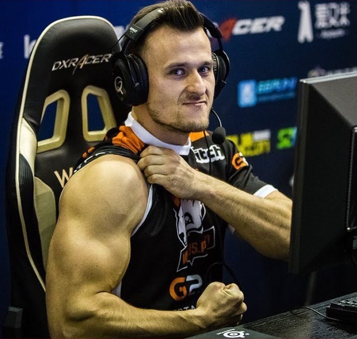 Gracz Pasha Biceps